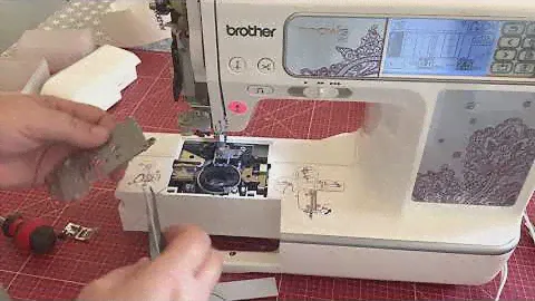 Fadenabschneider austauschen  ,Change the thread cutter knife, Brother innov-is 900 Sewing Machine